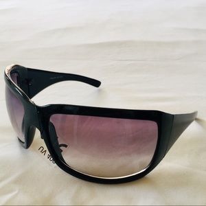 FASHION SUNGLASSES. NEW.